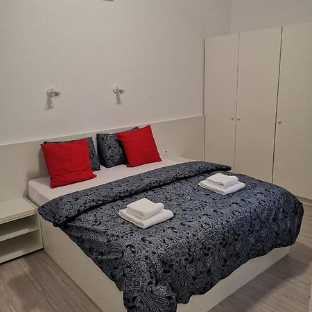 Old Town Bar Apartments On Street Tonitza Bucharest Luaran gambar