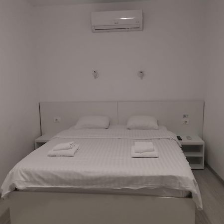Old Town Bar Apartments On Street Tonitza Bucharest Luaran gambar