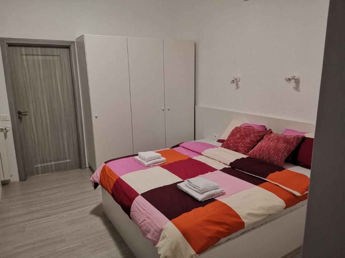 Old Town Bar Apartments On Street Tonitza Bucharest Luaran gambar