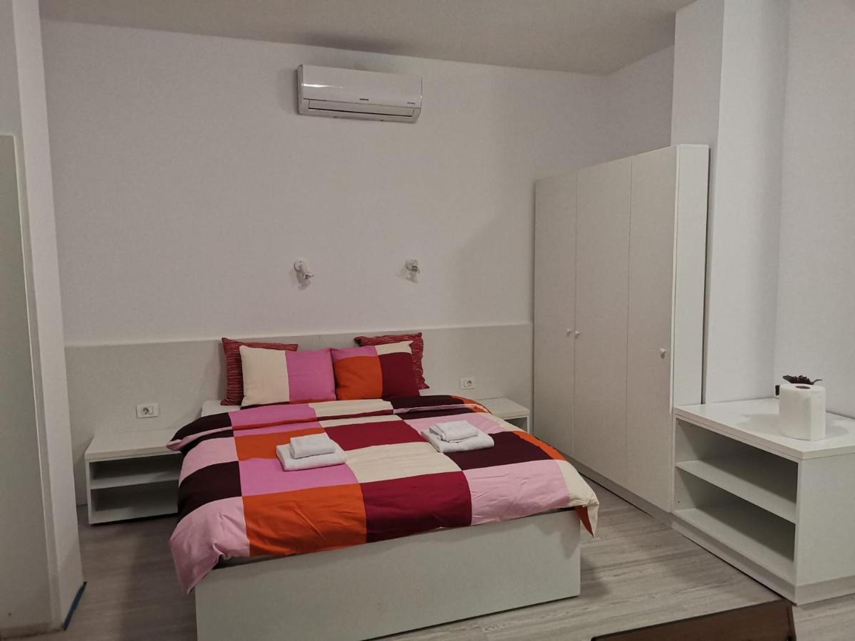Old Town Bar Apartments On Street Tonitza Bucharest Luaran gambar