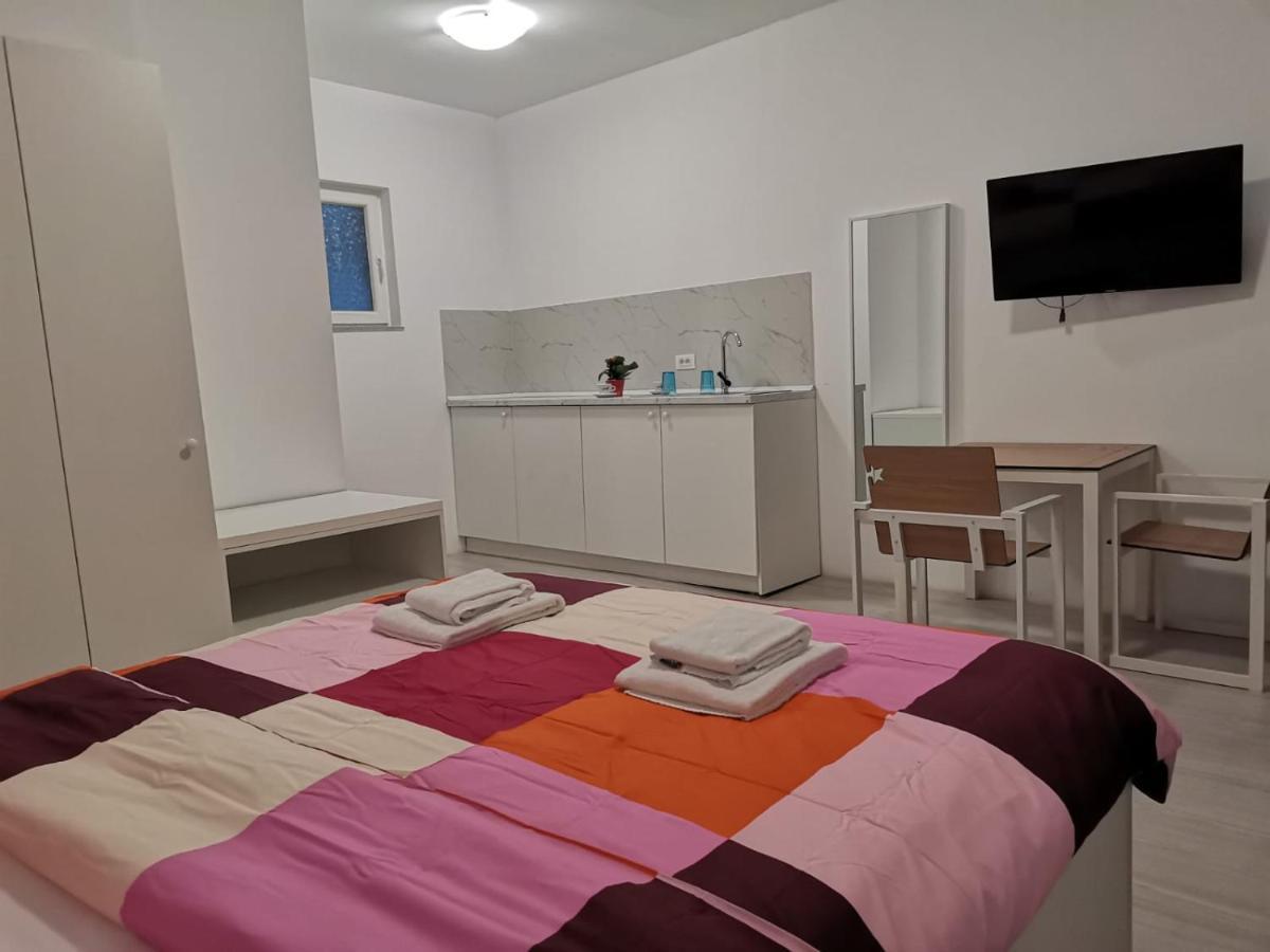 Old Town Bar Apartments On Street Tonitza Bucharest Luaran gambar