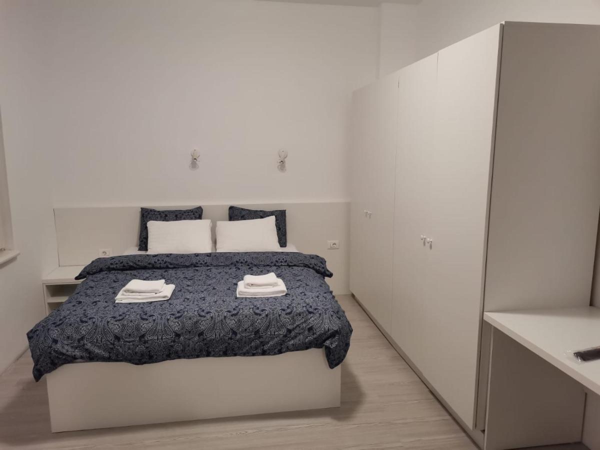Old Town Bar Apartments On Street Tonitza Bucharest Luaran gambar