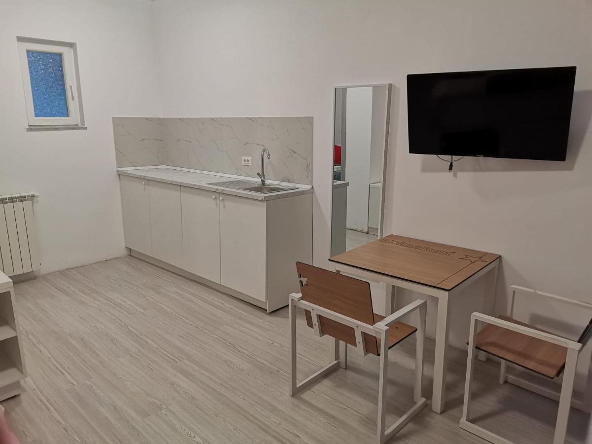 Old Town Bar Apartments On Street Tonitza Bucharest Luaran gambar