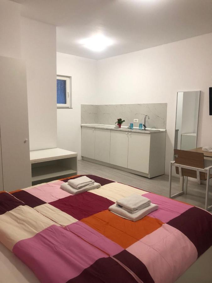 Old Town Bar Apartments On Street Tonitza Bucharest Luaran gambar