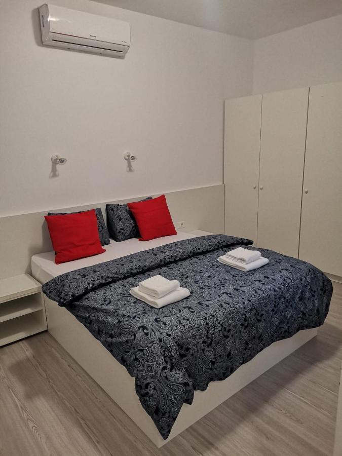 Old Town Bar Apartments On Street Tonitza Bucharest Luaran gambar