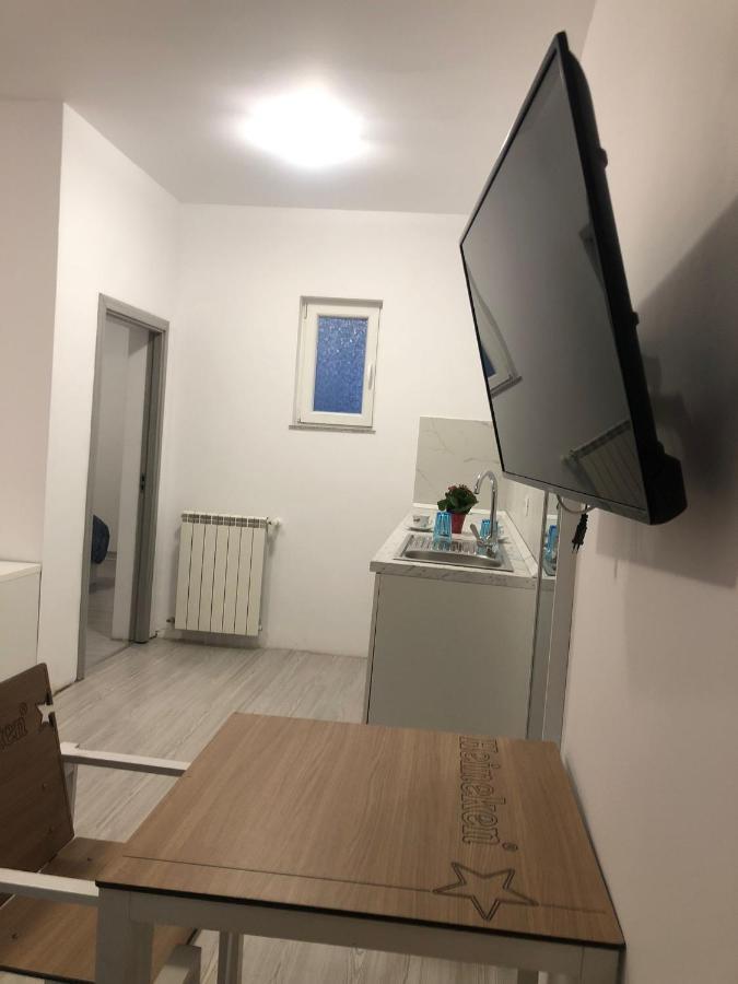 Old Town Bar Apartments On Street Tonitza Bucharest Luaran gambar
