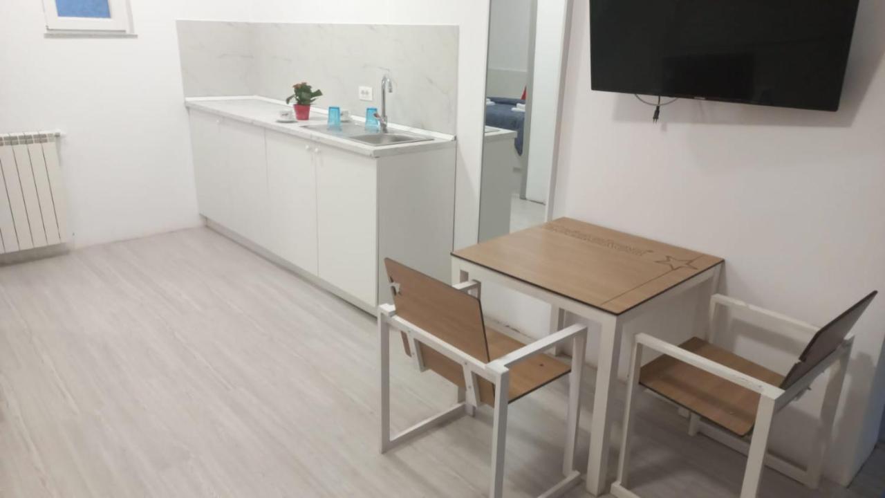 Old Town Bar Apartments On Street Tonitza Bucharest Luaran gambar