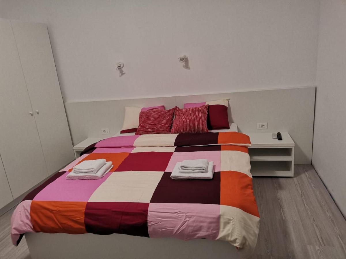 Old Town Bar Apartments On Street Tonitza Bucharest Luaran gambar