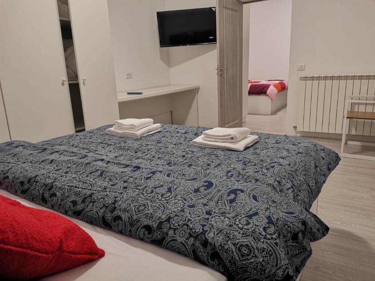 Old Town Bar Apartments On Street Tonitza Bucharest Luaran gambar
