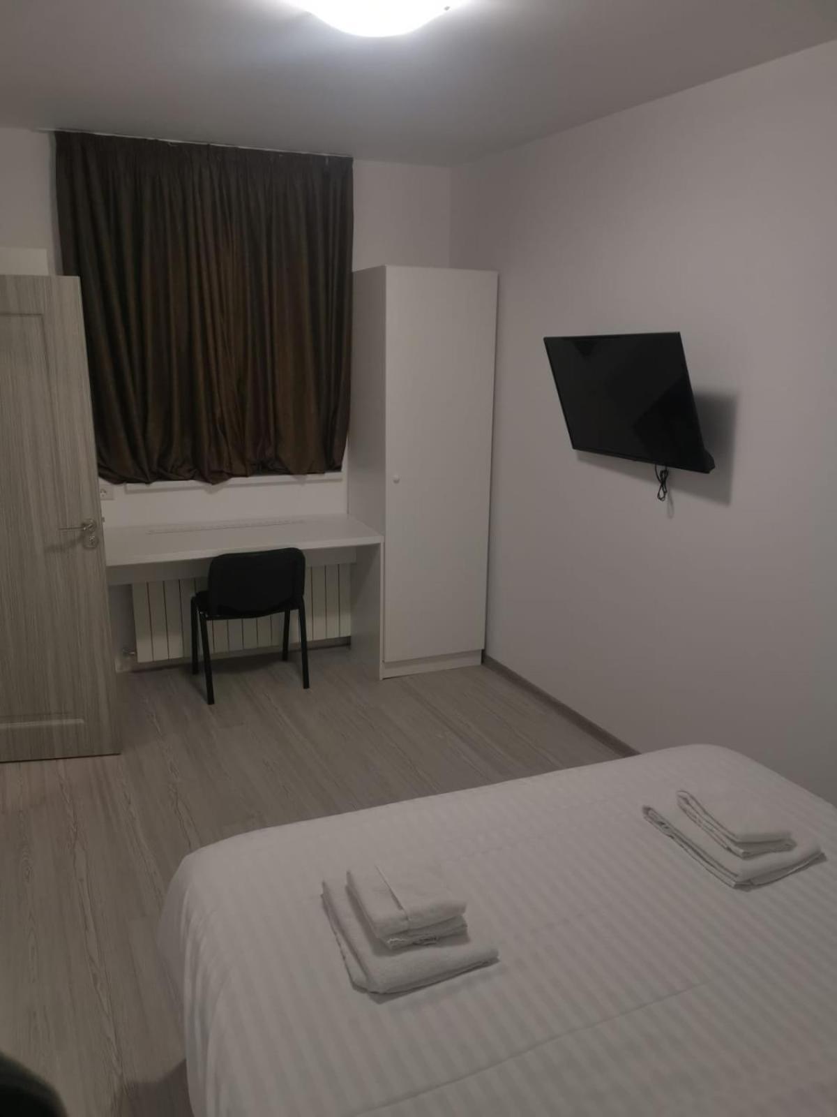 Old Town Bar Apartments On Street Tonitza Bucharest Luaran gambar