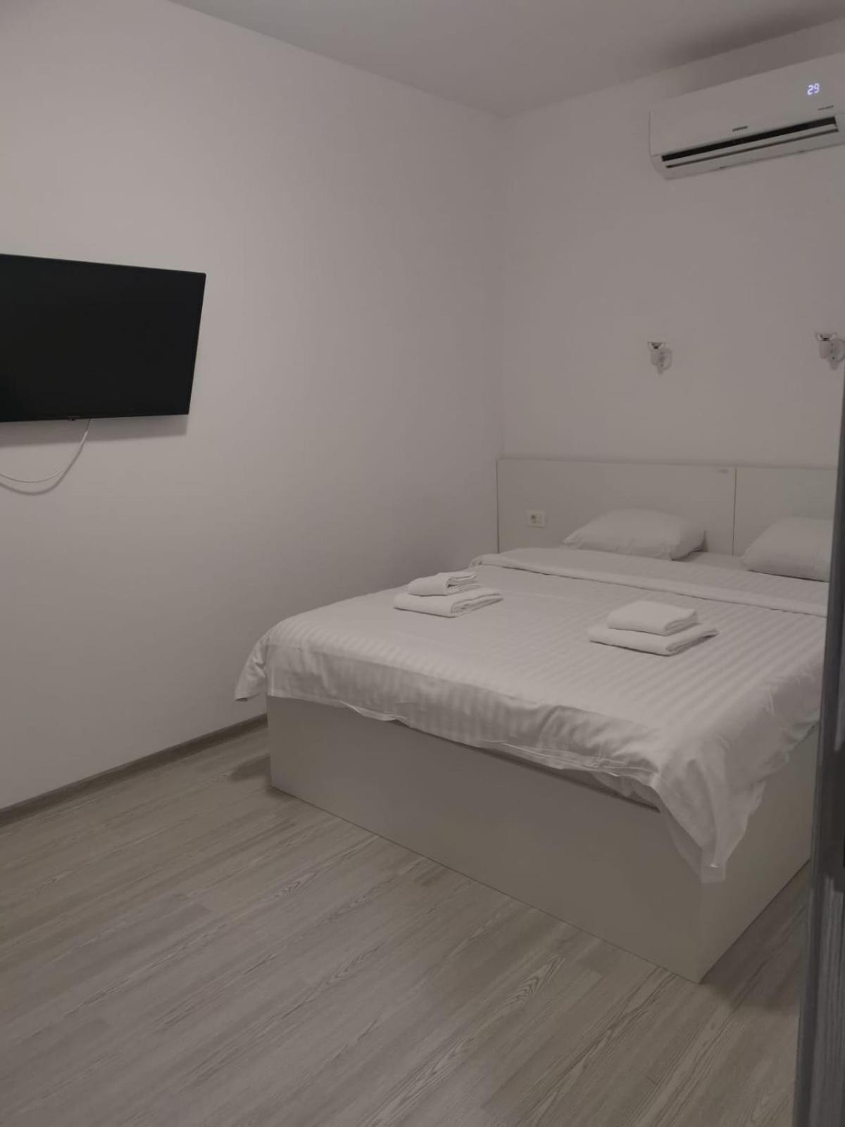 Old Town Bar Apartments On Street Tonitza Bucharest Luaran gambar
