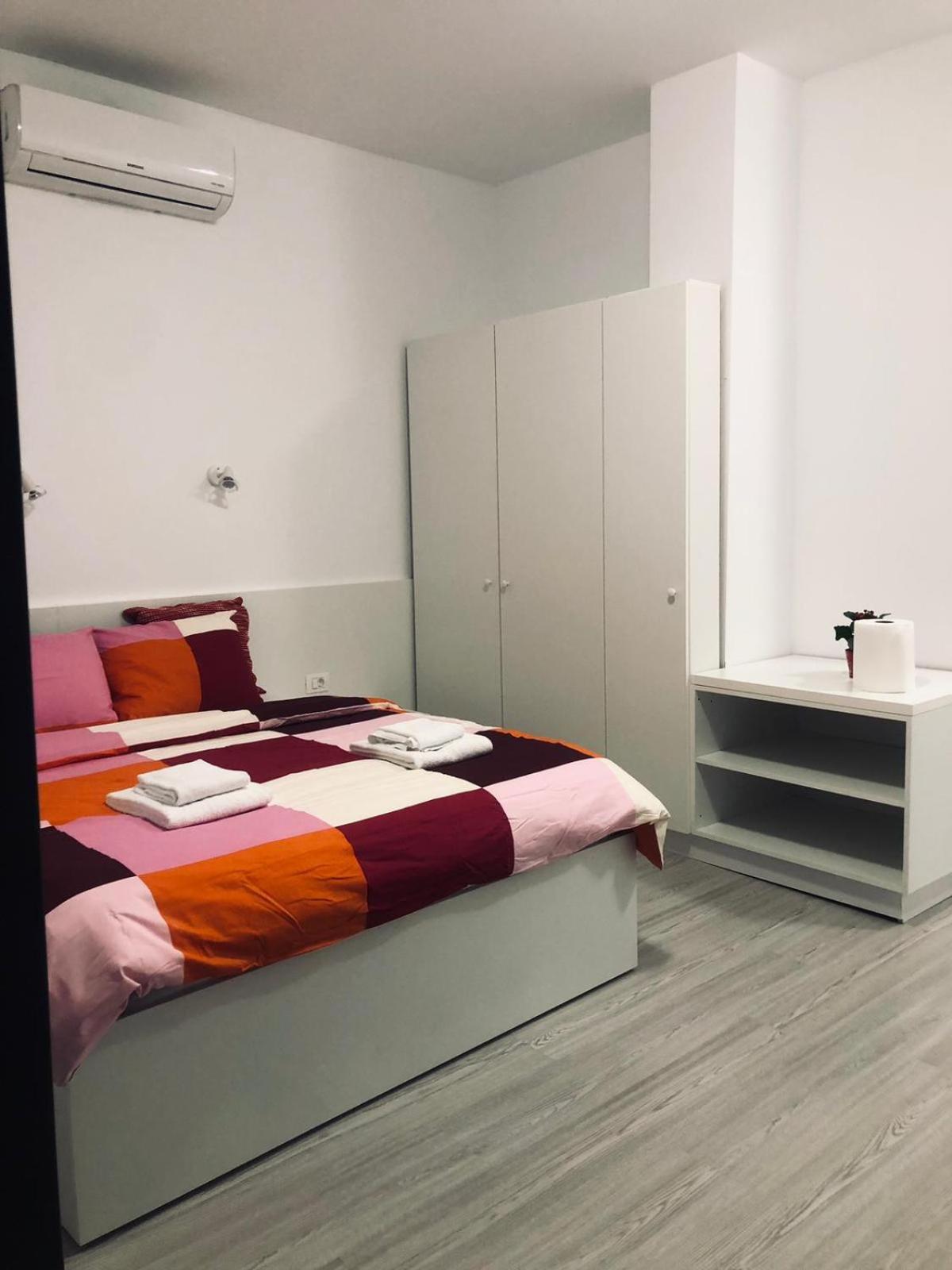 Old Town Bar Apartments On Street Tonitza Bucharest Luaran gambar